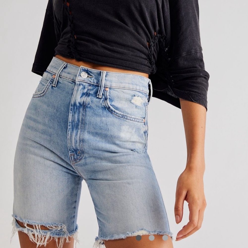 MOTHER Smokin’ Short Fray Shorts in Resting Beach Face